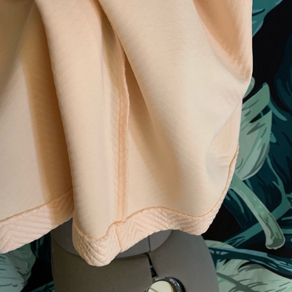 Quilted texture peach poly skirt - Picture 6 of 6